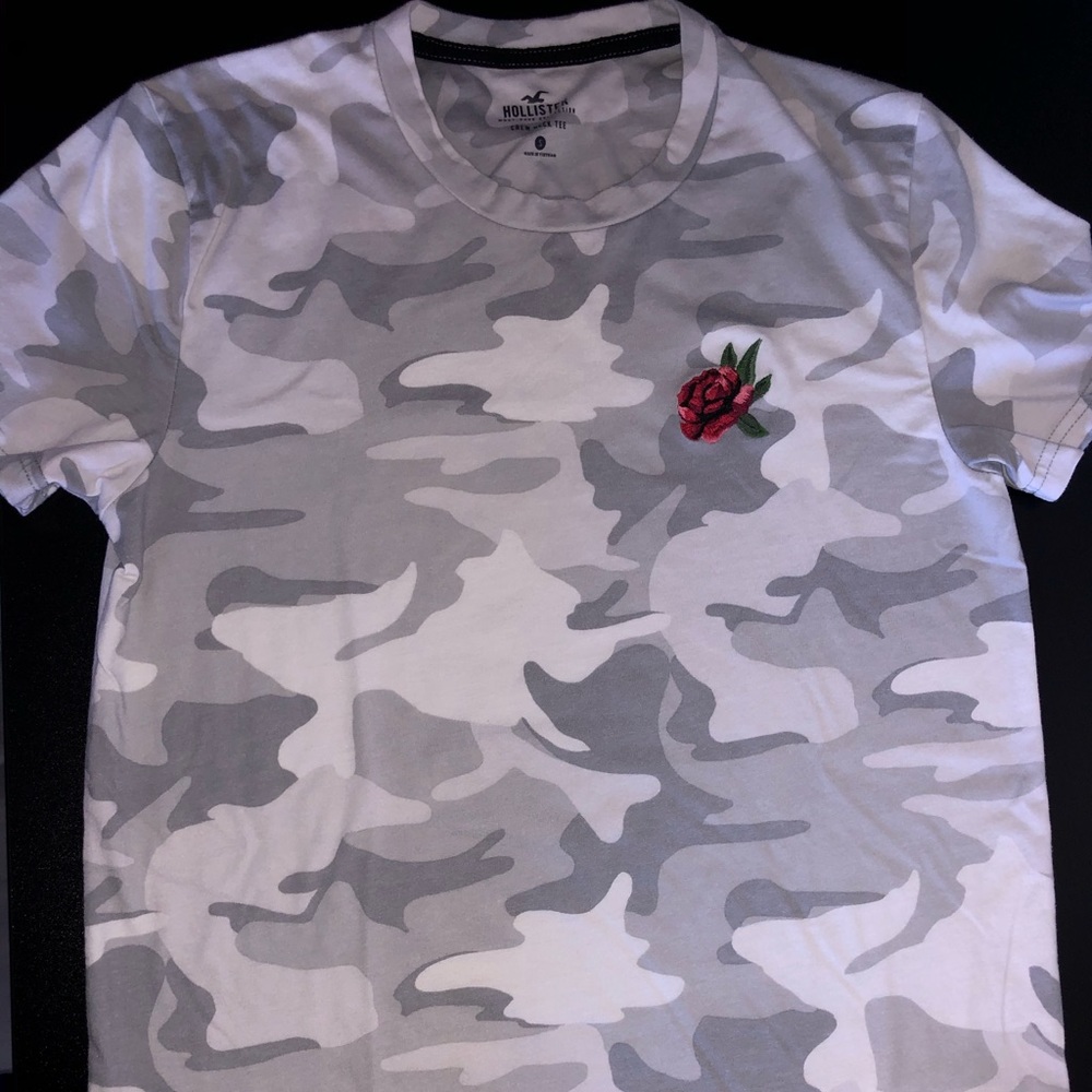 Hollister Crew Neck T-Shirt “Small”